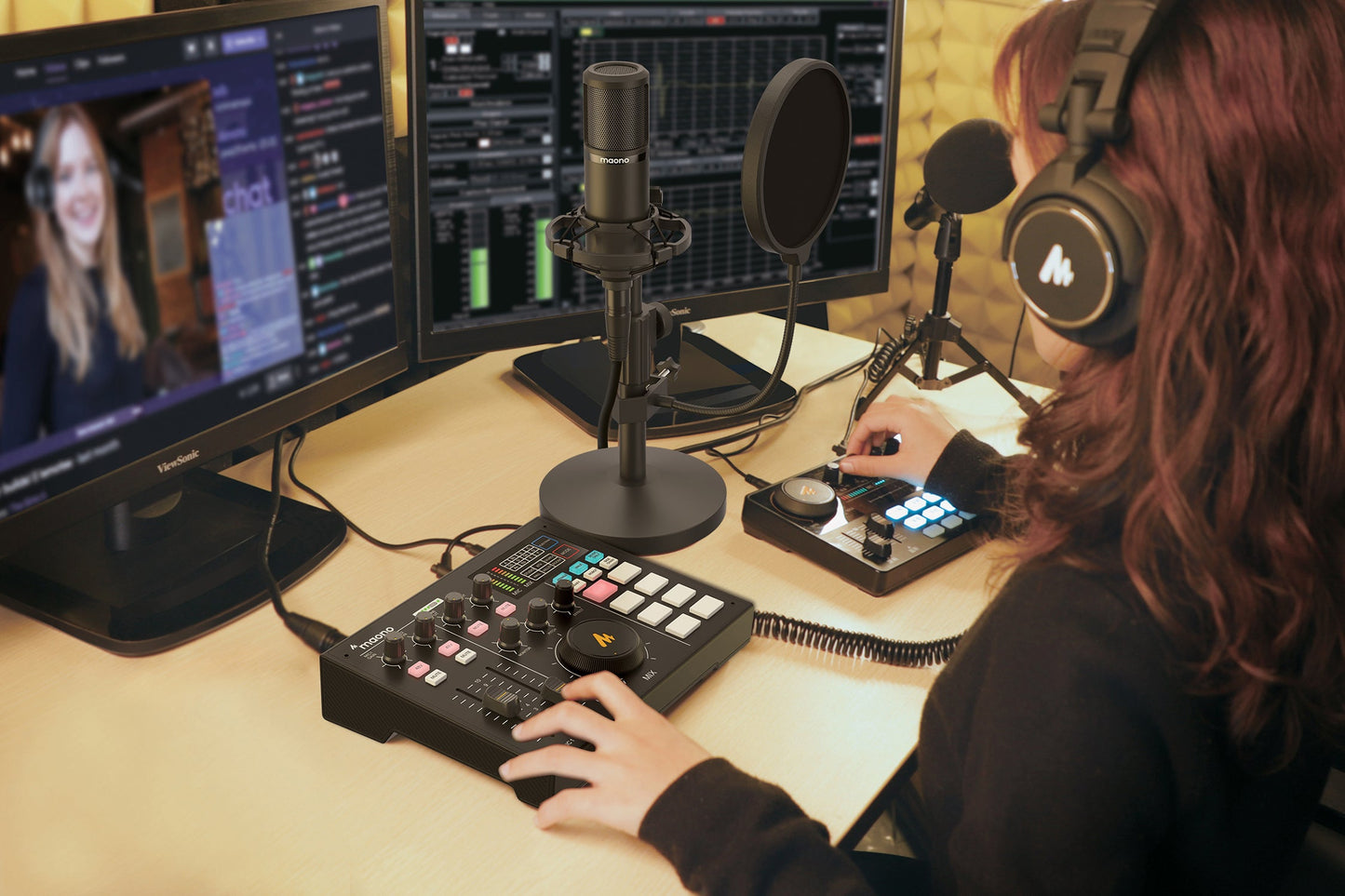 Maono MAONOCASTER AU-AM100 Portable Podcast Console | 4-Channel Mixer | Live FX | 5000mAh Battery