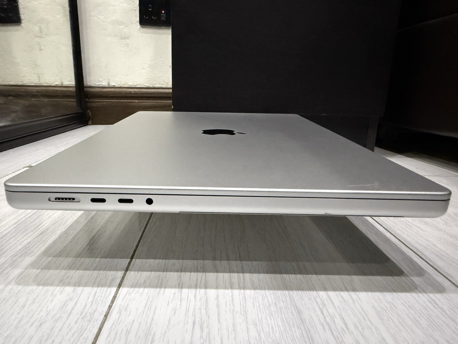 Apple MacBook Pro Retina 16" 2021 - 512GB SSD 16GB Ram - 10C CPU 16C GPU M1 Pro