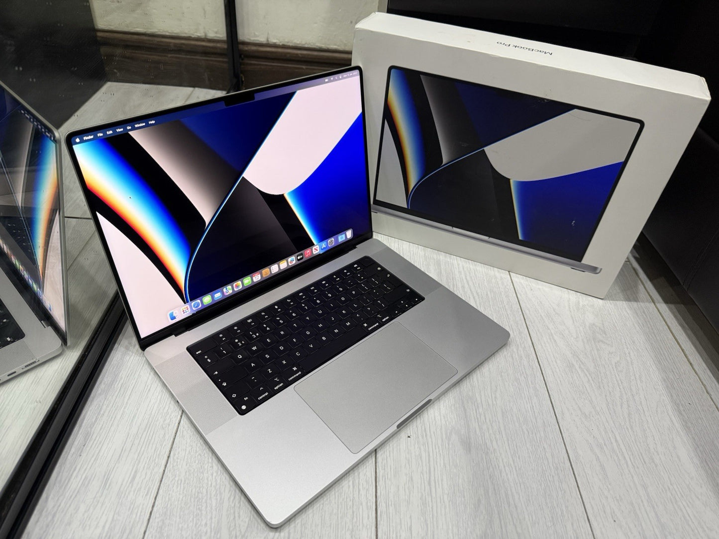 Apple MacBook Pro Retina 16" 2021 - 512GB SSD 16GB Ram - 10C CPU 16C GPU M1 Pro