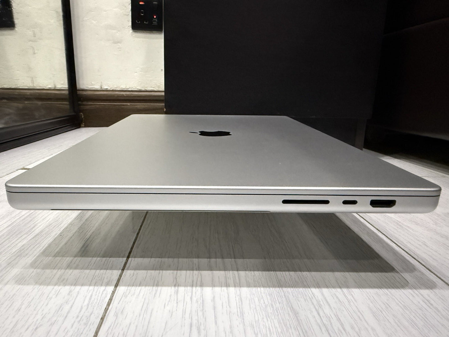 Apple MacBook Pro Retina 16" 2021 - 512GB SSD 16GB Ram - 10C CPU 16C GPU M1 Pro