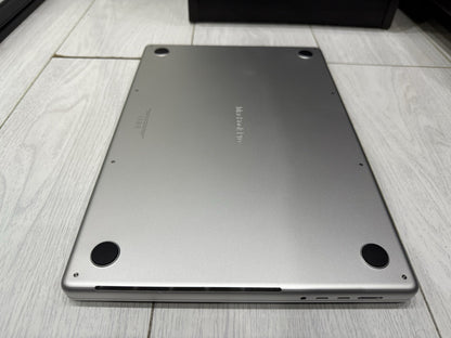 Apple MacBook Pro Retina 16" 2021 - 512GB SSD 16GB Ram - 10C CPU 16C GPU M1 Pro