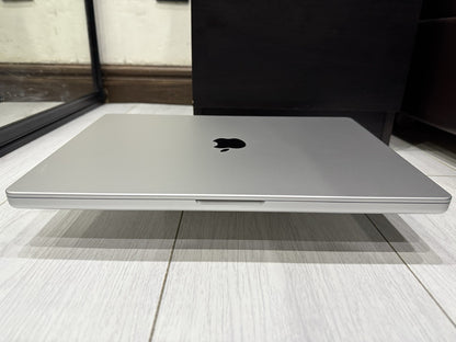 Apple MacBook Pro Retina 16" 2021 - 512GB SSD 16GB Ram - 10C CPU 16C GPU M1 Pro