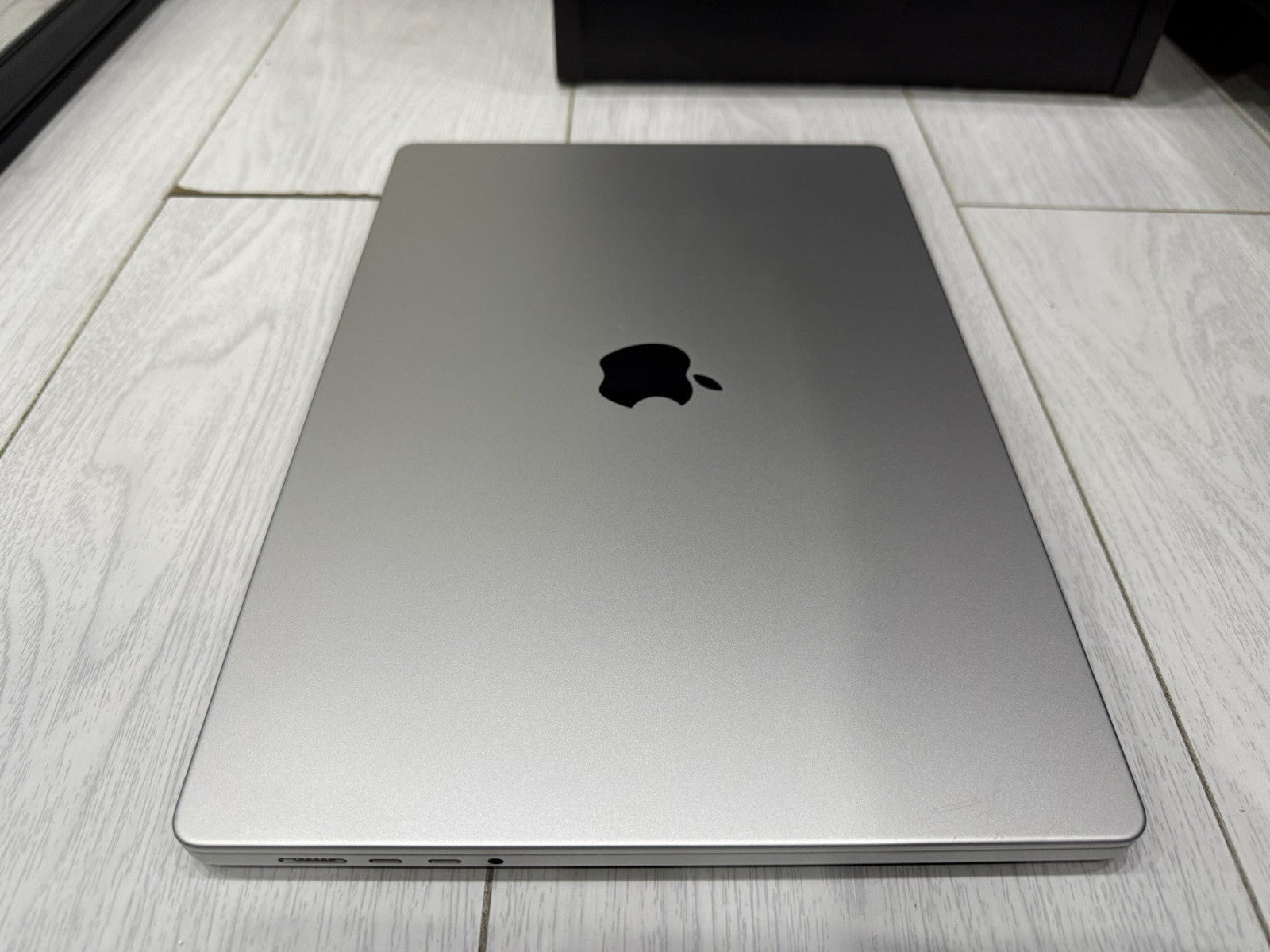 Apple MacBook Pro Retina 16" 2021 - 512GB SSD 16GB Ram - 10C CPU 16C GPU M1 Pro